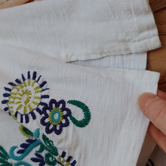 ♦️3 for $15 White Cotton Embroidered Casual Top - Picture 7 of 14